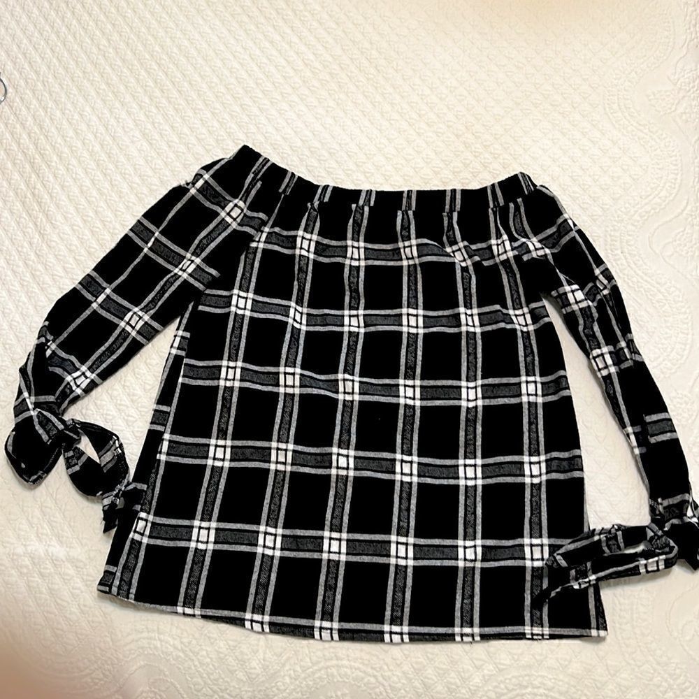 Gibson Latimer Plaid Flannel Off the Shoulder Top with Tie Sleeves - Size S